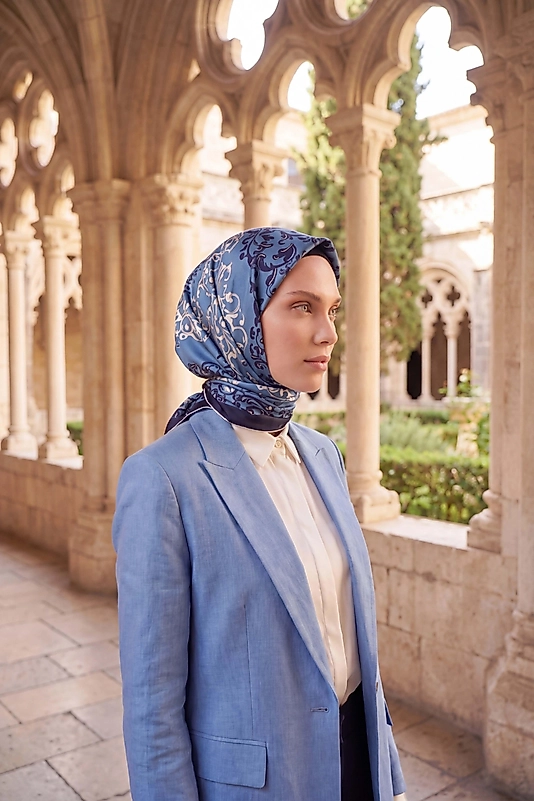 Varaklı İpeksi Saten Eşarp
