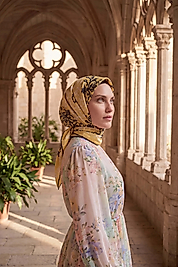 Varaklı İpeksi Saten Eşarp